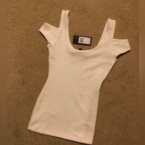 Guest extra extra small fitted white cut out top new with tags